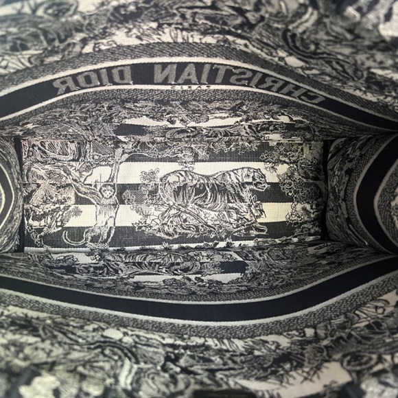 LARGE DIOR BOOK TOTE - Blue Toile de Jouy Embroidery - Picture 2 of 10